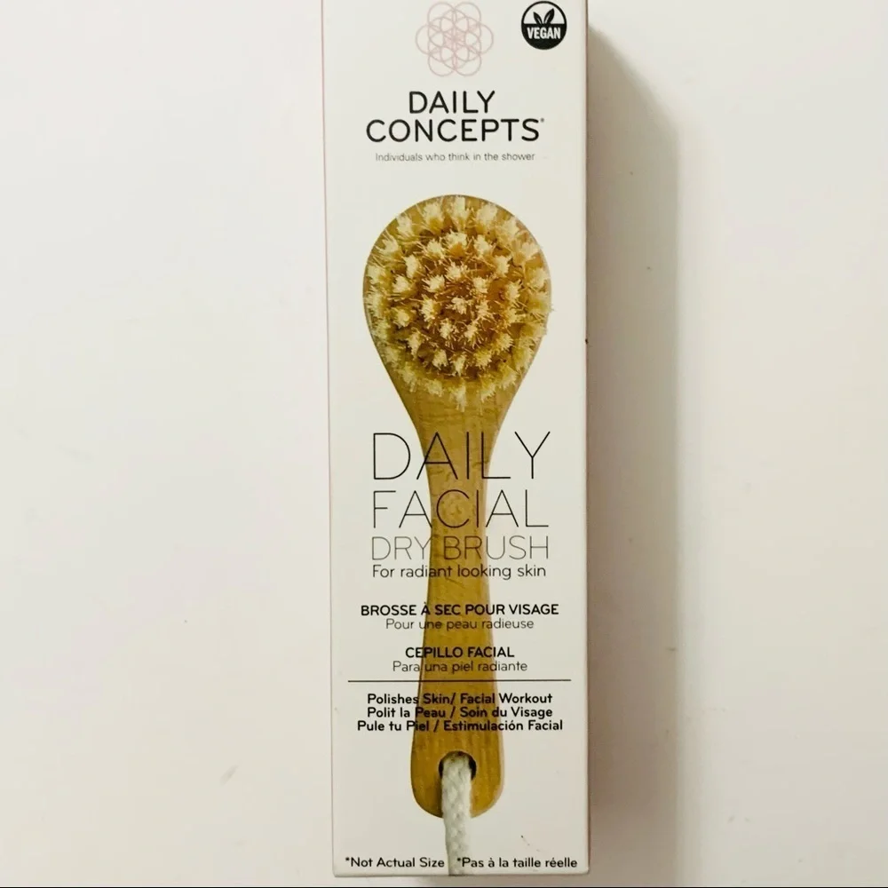 NWT DAILY CONCEPTS Facial Dry Brush